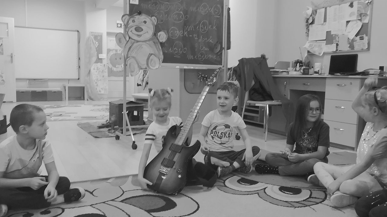 dzieci z gitarą